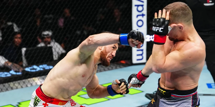 Петр Ян победил Двалишвили в трилогии и защитил чемпионский пояс UFC