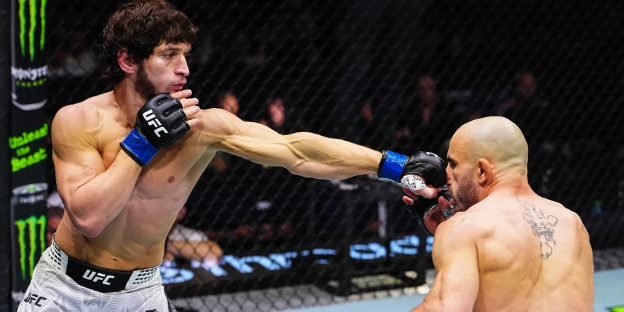Волкановски нанес Евлоеву первое поражение и остался чемпионом UFC. ВИДЕО