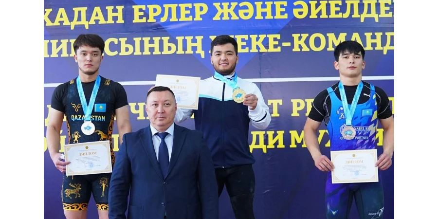 Ауыр атлетикадан Қазақстан чемпионатында жаңа жеңімпаз белгілі болды