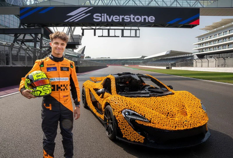 ФОТО. LEGO сделала из кубиков полноразмерную копию автомобиля McLaren P1