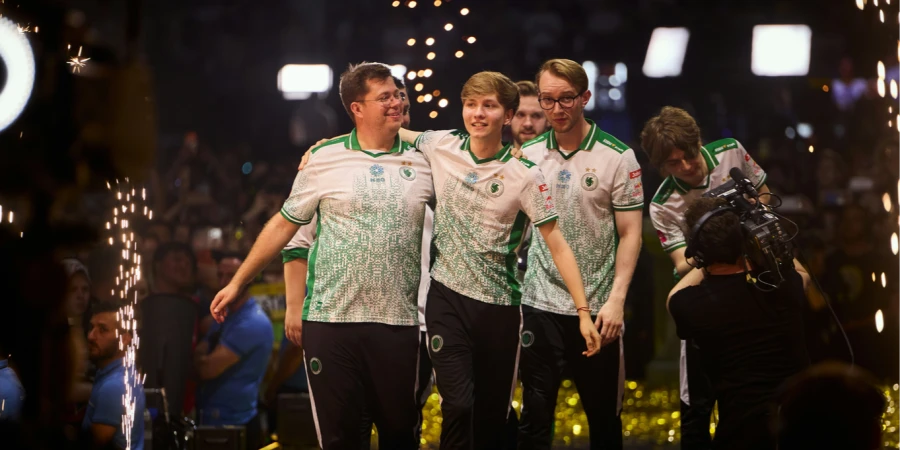 Falcons стала лучшей командой мира по версии HLTV.org