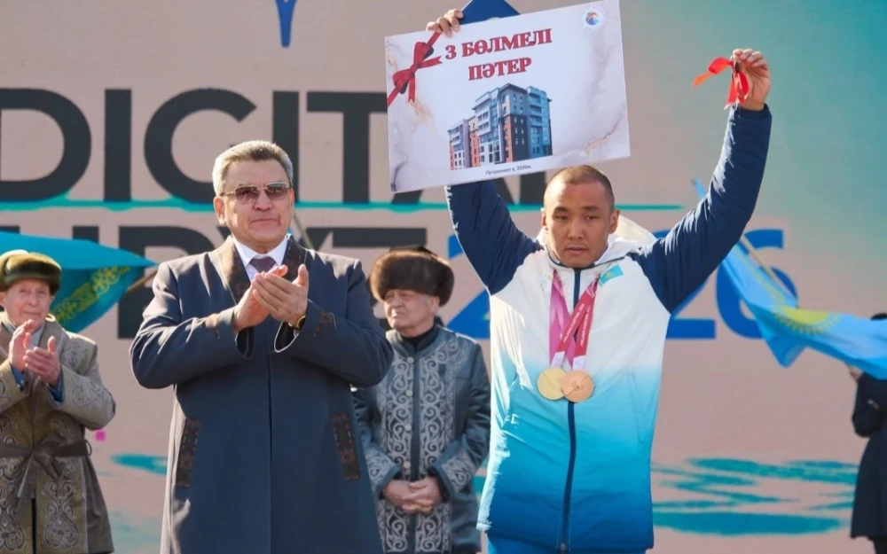 Петропавлда Паралимпиада чемпионы Ербол Хамитовке пәтер кілті табысталды