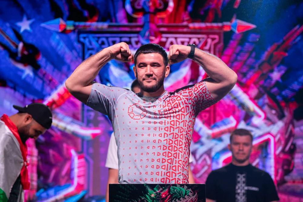 Узбек задушил таджика в первом раунде на OCTAGON 91