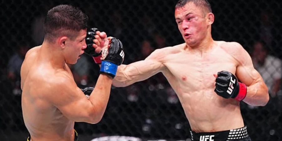 Казахстанский боец назвал ошибку Алмахана в решающем моменте боя UFC