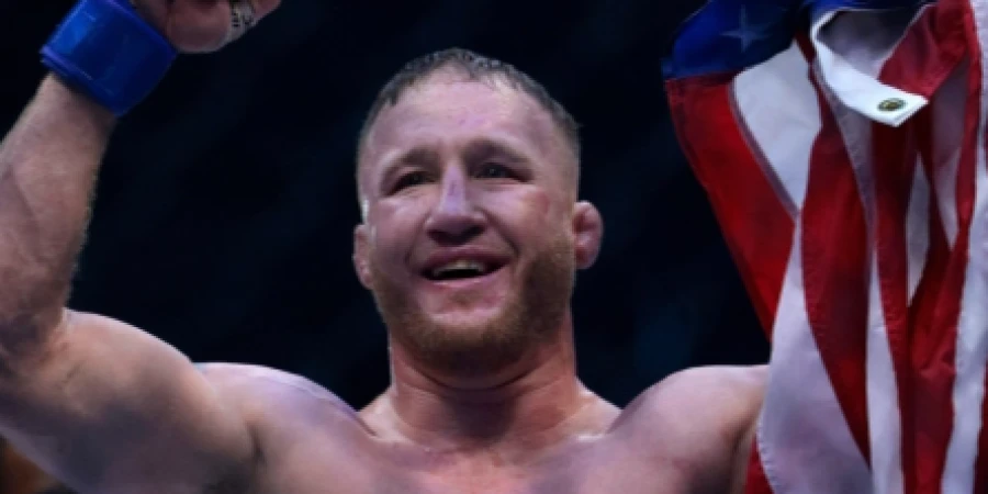 Менеджер новоиспеченного чемпиона назвал с кем он не будет драться